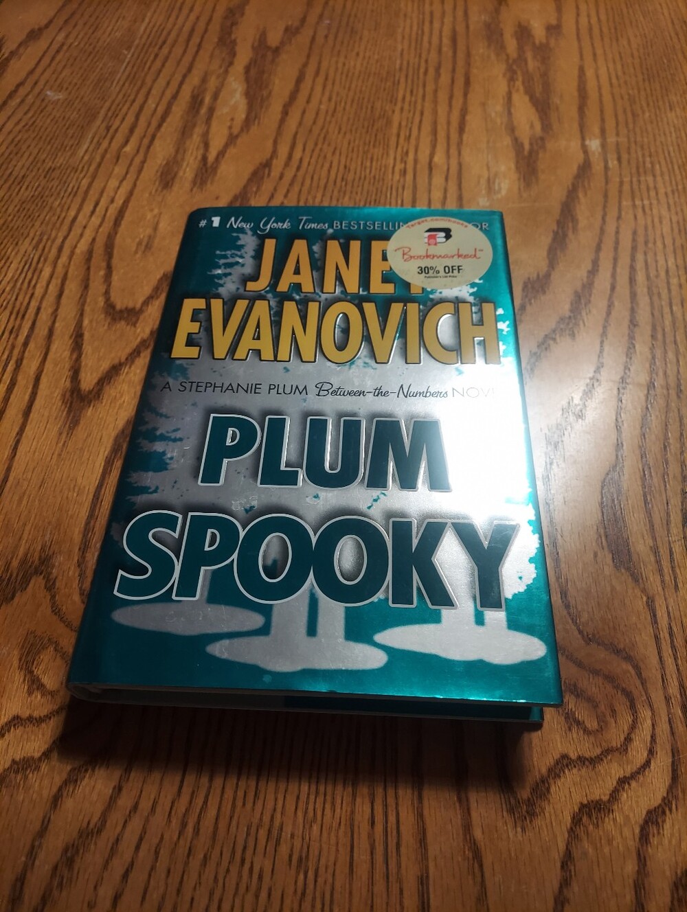 Plum Spooky Hardcover Janet Evanovich Stephanie Plum Between the Numbers Novel